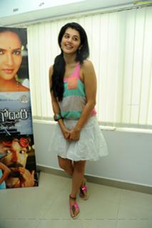 Taapsee Pannu feet photo thumbnail