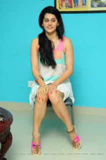 Taapsee Pannu feet photo thumbnail