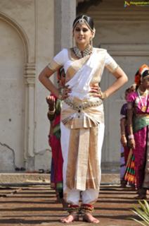 Taapsee Pannu feet photo thumbnail