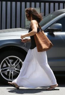 Minka Kelly feet photo thumbnail