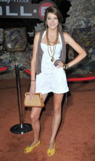 Shailene Woodley feet photo thumbnail