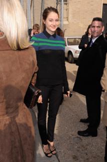 Shailene Woodley feet photo thumbnail