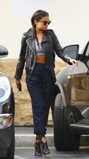 Selena Gomez feet photo thumbnail