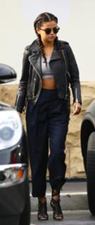 Selena Gomez feet photo thumbnail