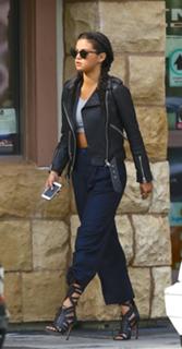 Selena Gomez feet photo thumbnail