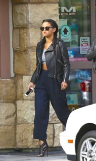 Selena Gomez feet photo thumbnail