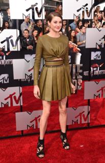 Shailene Woodley feet photo thumbnail