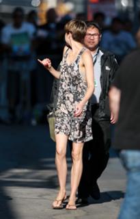 Shailene Woodley feet photo thumbnail