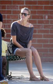 Heidi Klum feet photo thumbnail