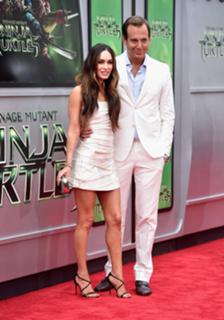 Megan Fox feet photo thumbnail