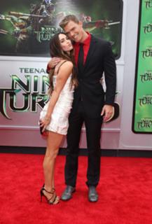 Megan Fox feet photo thumbnail