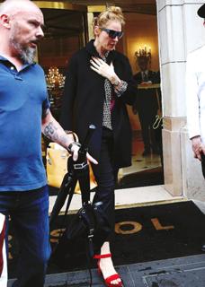 Uma Thurman feet photo thumbnail