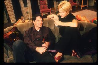 Jenna Elfman feet photo thumbnail