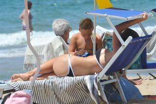 Ilary Blasi feet photo thumbnail