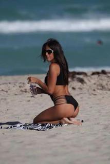 Claudia Romani feet photo thumbnail
