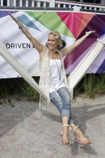 Nova Meierhenrich feet photo thumbnail