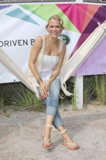 Nova Meierhenrich feet photo thumbnail