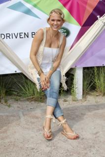 Nova Meierhenrich feet photo thumbnail