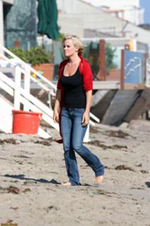 Jenny McCarthy-Wahlberg feet photo thumbnail