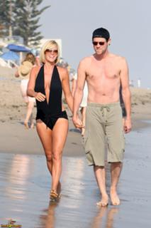 Jenny McCarthy-Wahlberg feet photo thumbnail