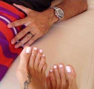 Brooke Burke feet photo thumbnail