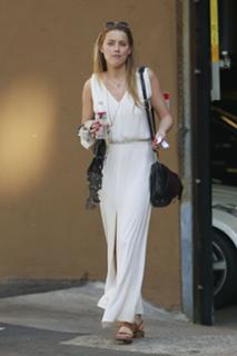 Amber Heard feet photo thumbnail