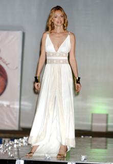 Heather Graham feet photo thumbnail