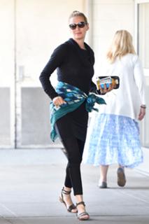 Uma Thurman feet photo thumbnail