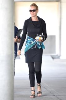 Uma Thurman feet photo thumbnail