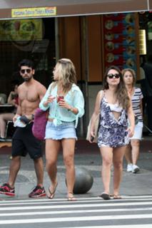 Sabrina Sato feet photo thumbnail