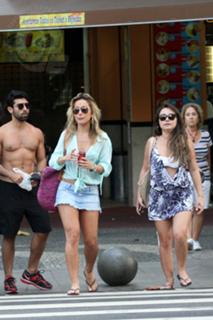 Sabrina Sato feet photo thumbnail