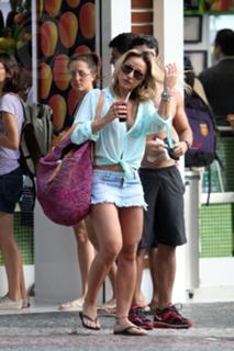 Sabrina Sato feet photo thumbnail