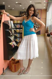 Ileana D'Cruz feet photo thumbnail
