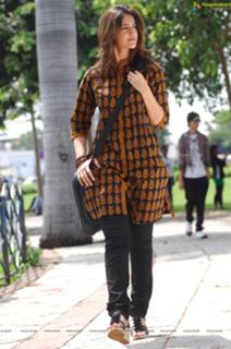 Ileana D'Cruz feet photo thumbnail