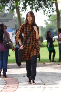 Ileana D'Cruz feet photo thumbnail