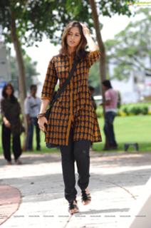 Ileana D'Cruz feet photo thumbnail