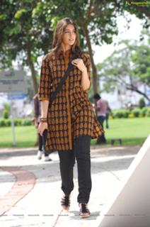 Ileana D'Cruz feet photo thumbnail