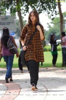 Ileana D'Cruz feet photo thumbnail