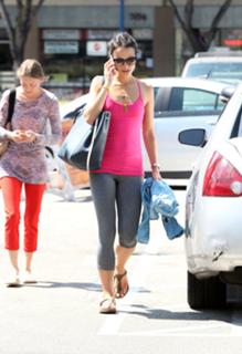 Jordana Brewster feet photo thumbnail