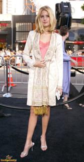 Maggie Grace feet photo thumbnail