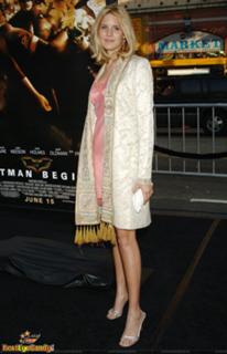 Maggie Grace feet photo thumbnail