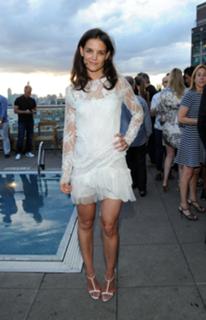 Katie Holmes feet photo thumbnail