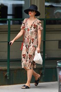 Maggie Gyllenhaal feet photo thumbnail