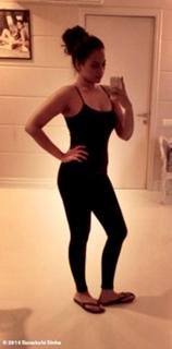Sonakshi Sinha feet photo thumbnail