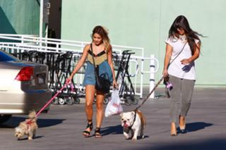 Vanessa Hudgens feet photo thumbnail