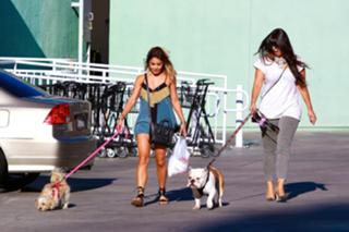 Vanessa Hudgens feet photo thumbnail
