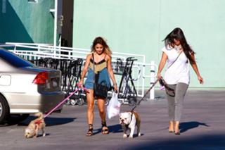 Vanessa Hudgens feet photo thumbnail