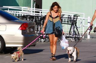 Vanessa Hudgens feet photo thumbnail