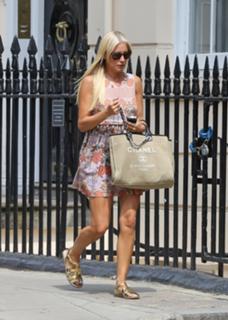 Denise Van Outen feet photo thumbnail