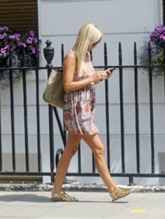 Denise Van Outen feet photo thumbnail